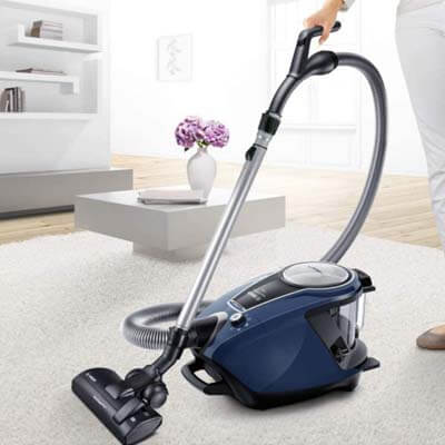 Bosch BGS7RCL Relaxx Ultimate vacuuming a carpet
