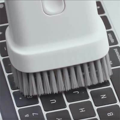 Cleaning a keyboard