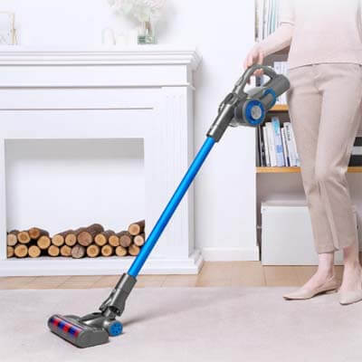 Jimmy H8 vacuuming a carpet