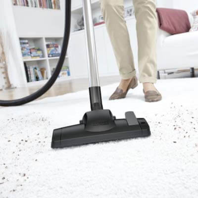 Karcher DS 6 cleaning carpet