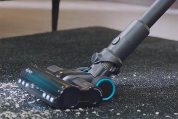 Redkey F10 vacuuming a carpet
