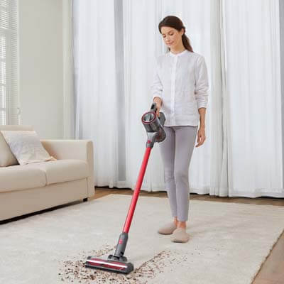 Roborock H7 vacuuming a carpet