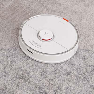 Roborock S7 cleaning a carpet