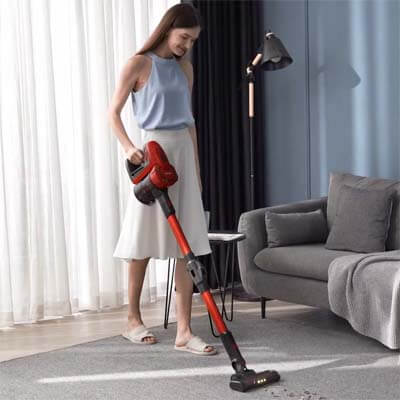 Vicsoo W1 vacuuming a carpet