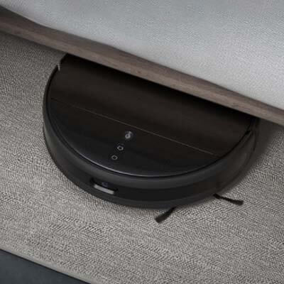 Xiaomi Mijia 1T limpando baixo un sofá