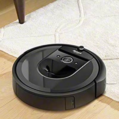 Roomba i7 Plus limpiando alfombra