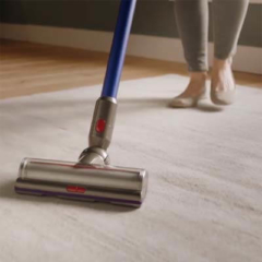 Dyson V11 cleaning carpet