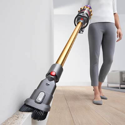 Dyson V11 cleaning baseboard