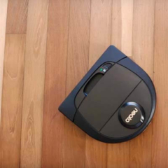 Neato Botvac D6 cleaning parquet